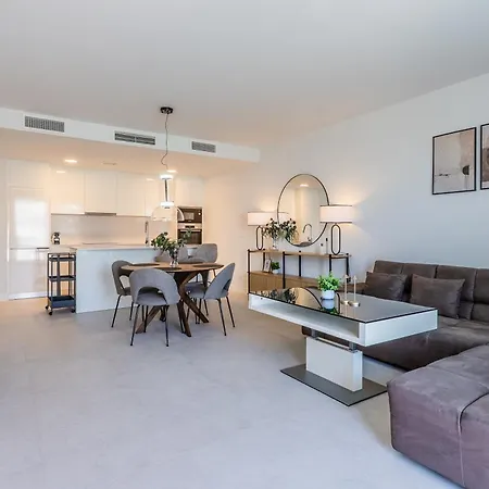 Modern 2br With Sea View