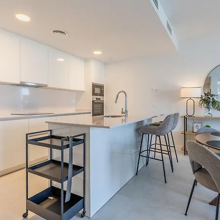 Modern 2br With Sea View Διαμέρισμα