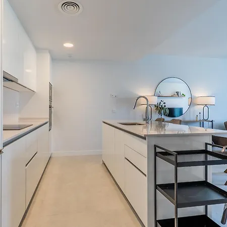 Modern 2br With Sea View Διαμέρισμα