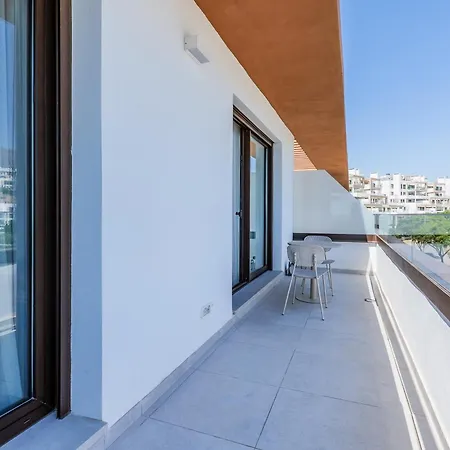 Διαμέρισμα Modern 2br With Sea View Μαρμπέλλα