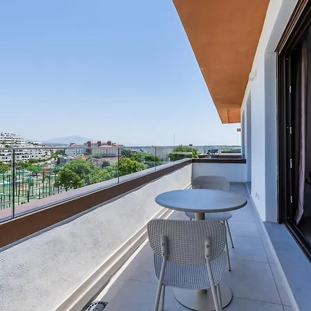 Modern 2br With Sea View